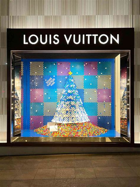 louis vuitton e lego|Louis Vuitton and Lego Masters Team Up For Holiday Windows.